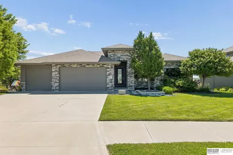 1611 S 208 St, Elkhorn, NE 68022