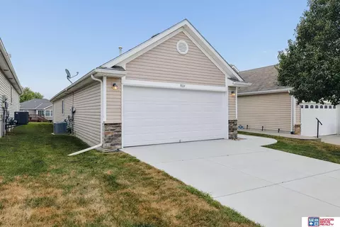 3024 Gunsmoke Dr, Lincoln, NE 68507