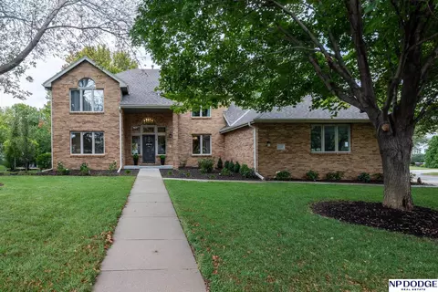 2310 Larchdale Dr, Lincoln, NE 68506
