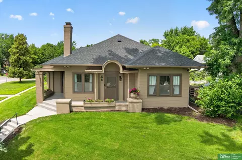 2370 Fontenelle Blvd, Omaha, NE 68104