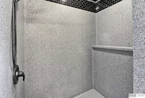 Bath - 128 E Sloup Dr, Wahoo, NE 68066 photo 3 of 5