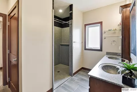 Bath - 128 E Sloup Dr, Wahoo, NE 68066 photo 1 of 5