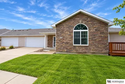 15960 Clay Plz, Bennington, NE 68007