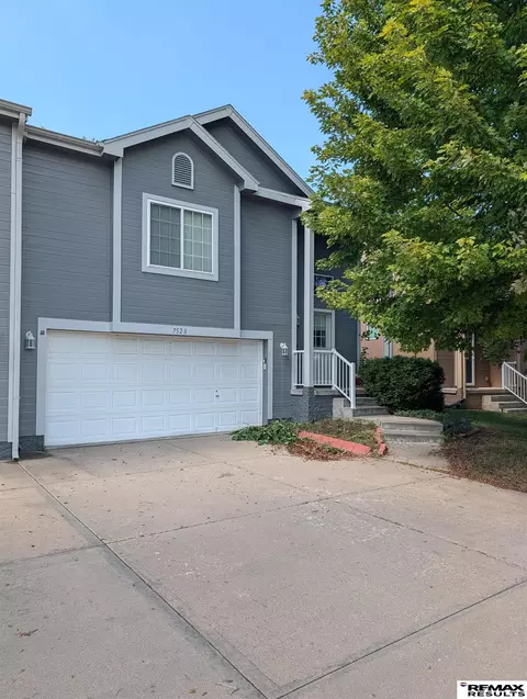 7528 N 77 Ter, Omaha, NE 68122