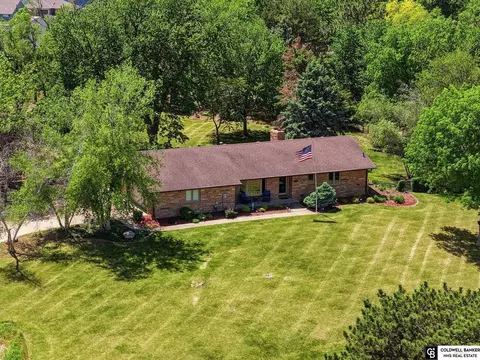 1221 Beechcraft Rd, Lincoln, NE 68527