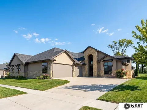 9716 Casa Colina Ct, Lincoln, NE 68520