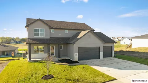 8807 Legacy St, Papillion, NE 68046