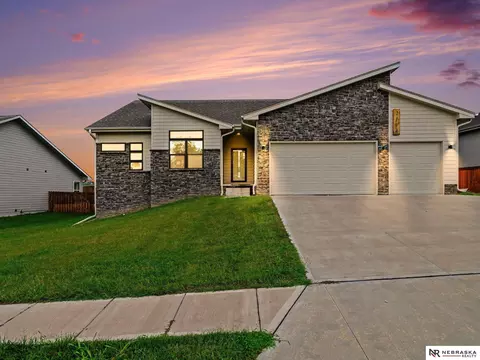 2116 Gindy Dr, Bellevue, NE 68147