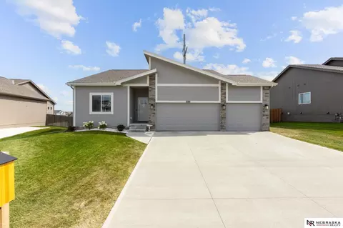 11705 S 113th St, Papillion, NE 68046