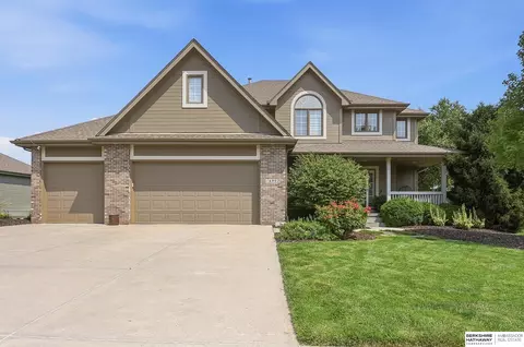 16902 Erskine St, Omaha, NE 68116