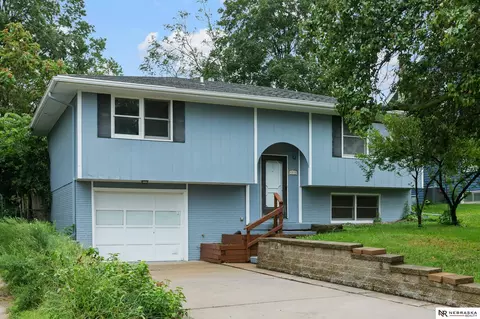 4835 Hillside St, Lincoln, NE 68506