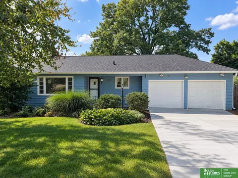 132 S 68th St, Omaha, NE 68132