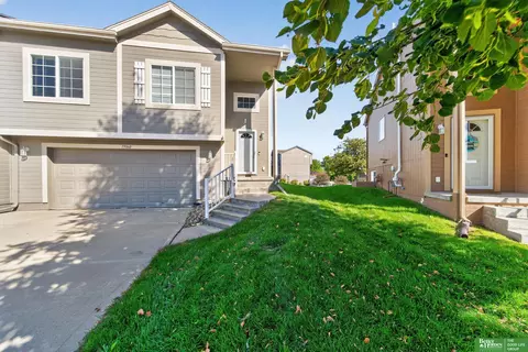 19160 Drexel Cir, Omaha, NE 68135