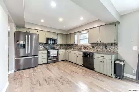 Kitchen - 560 Elm St, Springfield, NE 68059 photo 2 of 3