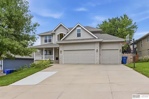 19515 Binney Cir, Elkhorn, NE 68022