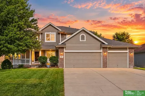 10611 S 211th St, Gretna, NE 68028