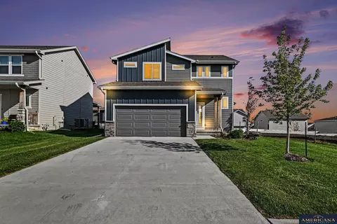 Exterior - 17604 Willit St, Bennington, NE 68007 photo 1 of 5