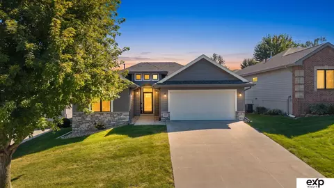 15463 Ogden Cir, Omaha, NE 68116