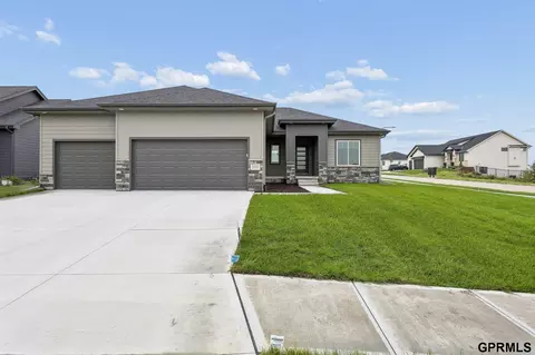 21151 Jessie Ave, Elkhorn, NE 68022