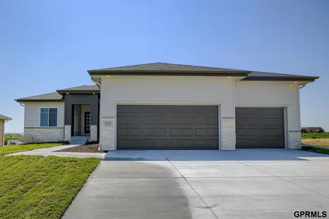 21151 Jessie Ave, Elkhorn, NE 68022