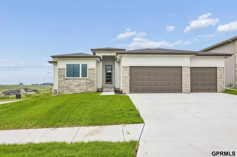 21156 Hartman Ave, Elkhorn, NE 68022