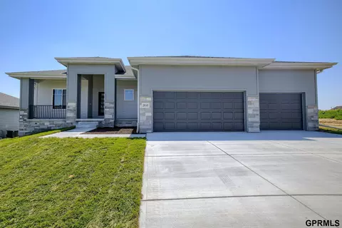 21816 Buchanan Pkwy, Gretna, NE 68028