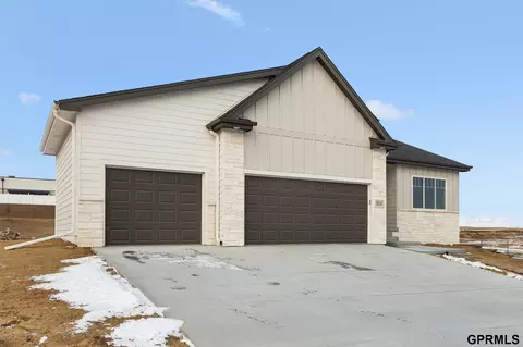 10703 S 218 St, Gretna, NE 68028