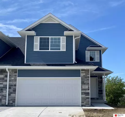5801 Holmstrom Ct, Lincoln, NE 68516
