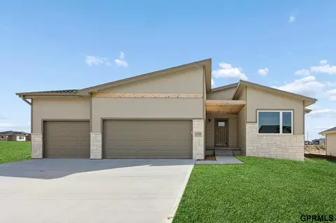 21109 Jessie Ave, Elkhorn, NE 68022