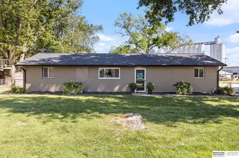 24 Oak St, Greenwood, NE 68366