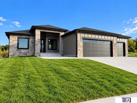 12511 S 87 Ave, Papillion, NE 68046