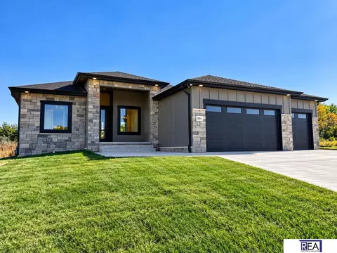12511 S 87 Ave, Papillion, NE 68046