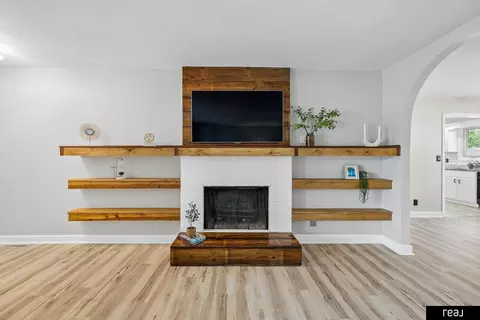 2041 N 77th St, Lincoln, NE 68505