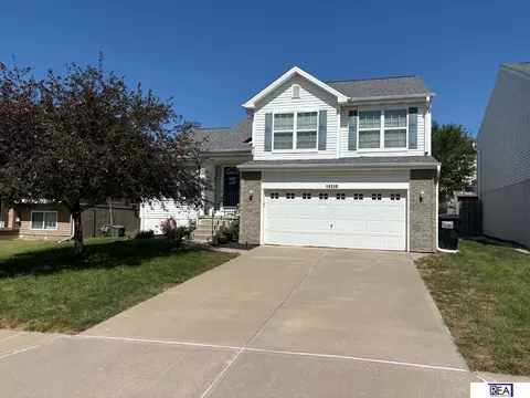 19358 Laci St, Omaha, NE 68135