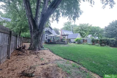 Exterior - 641 E 9th St, York, NE 68467 photo 4 of 13
