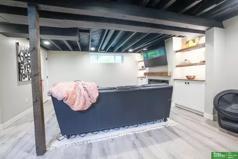 Living - 641 E 9th St, York, NE 68467 photo 9 of 10