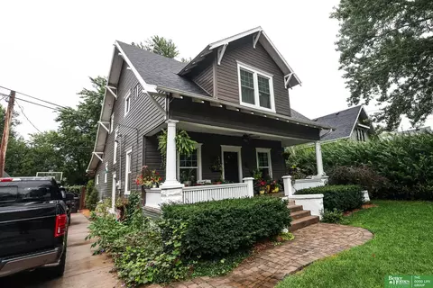 Exterior - 641 E 9th St, York, NE 68467 photo 3 of 13