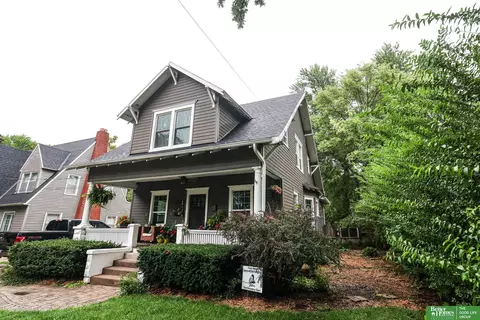 Exterior - 641 E 9th St, York, NE 68467 photo 2 of 13