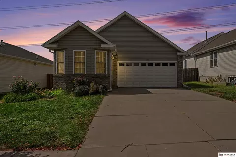 6945 Whitewater Ln, Lincoln, NE 68521