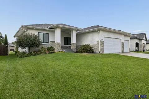 9101 Rock River Rd, Lincoln, NE 68520