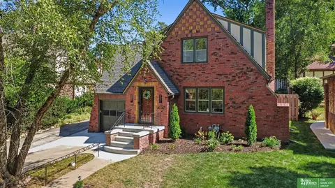 305 S 57 St, Omaha, NE 68132