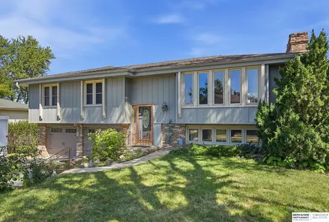 5111 Eastridge Dr, Omaha, NE 68134