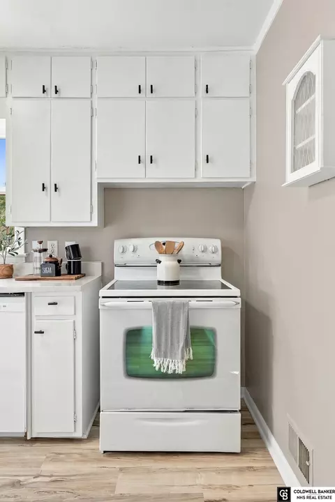 Kitchen - 200 N 18th St, Beatrice, NE 68310 photo 5 of 5