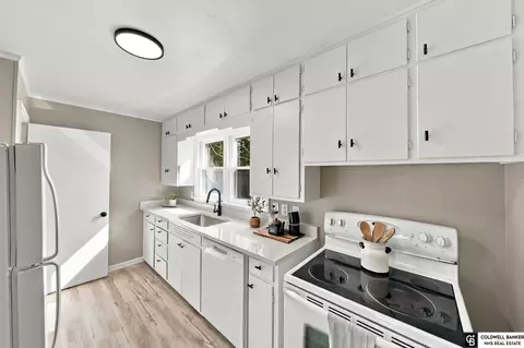 Kitchen - 200 N 18th St, Beatrice, NE 68310 photo 2 of 5