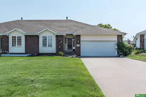 2713 Lakeview Cir, Plattsmouth, NE 68048