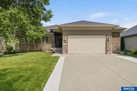8942 S 29 St, Lincoln, NE 68516