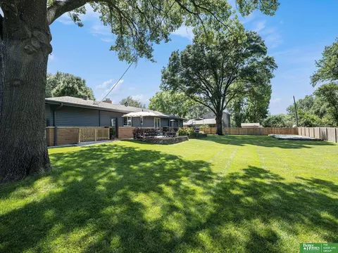 Exterior - 11418 Pierce St, Omaha, NE 68144 photo 4 of 5