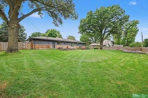 Exterior - 11418 Pierce St, Omaha, NE 68144 photo 3 of 4