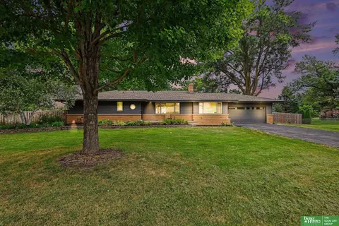 11418 Pierce St, Omaha, NE 68144