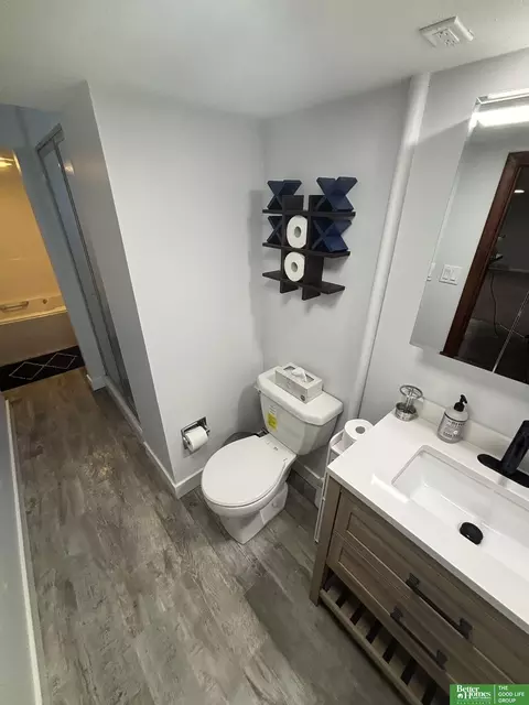 Bath - 11418 Pierce St, Omaha, NE 68144 photo 3 of 3